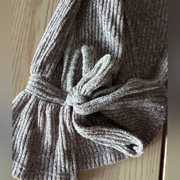 Lucky Brand Long Bell Sleeve Knit sweater in Pink - Size M - Picture 4 of 5